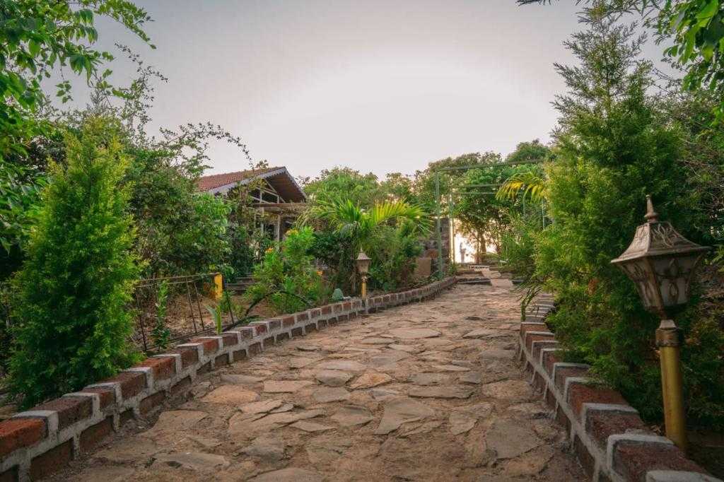 Eshi Resorts and Restaurant - Bhimashankars Jungle Luxury Resort